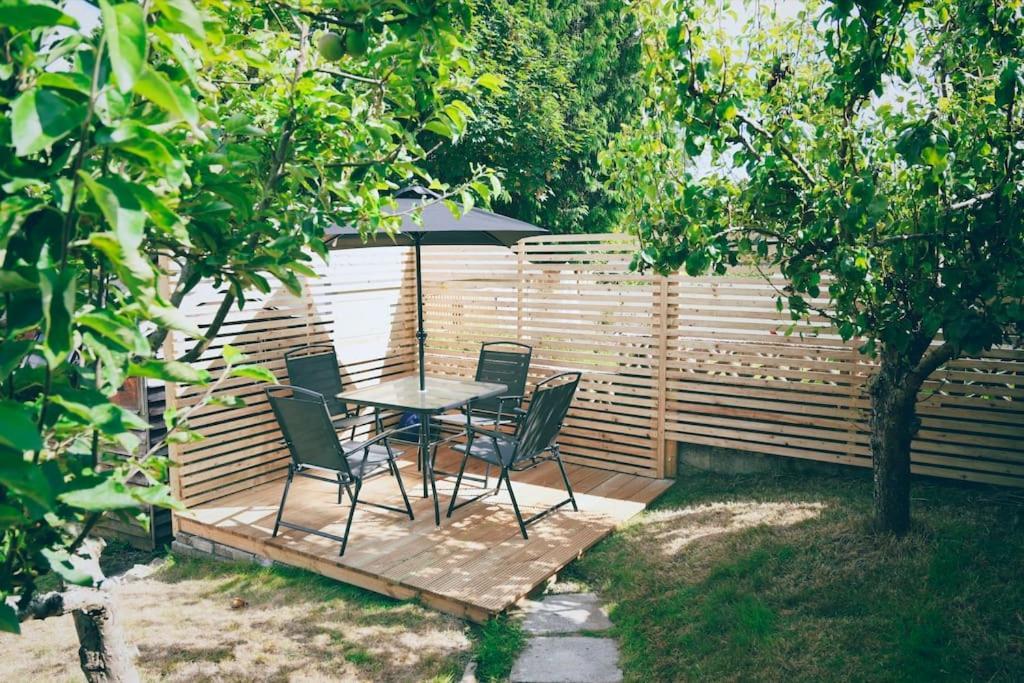 The Palm House Falmouth - Minutes From The Beach! Экстерьер фото