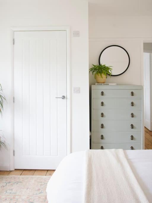 The Palm House Falmouth - Minutes From The Beach! Экстерьер фото