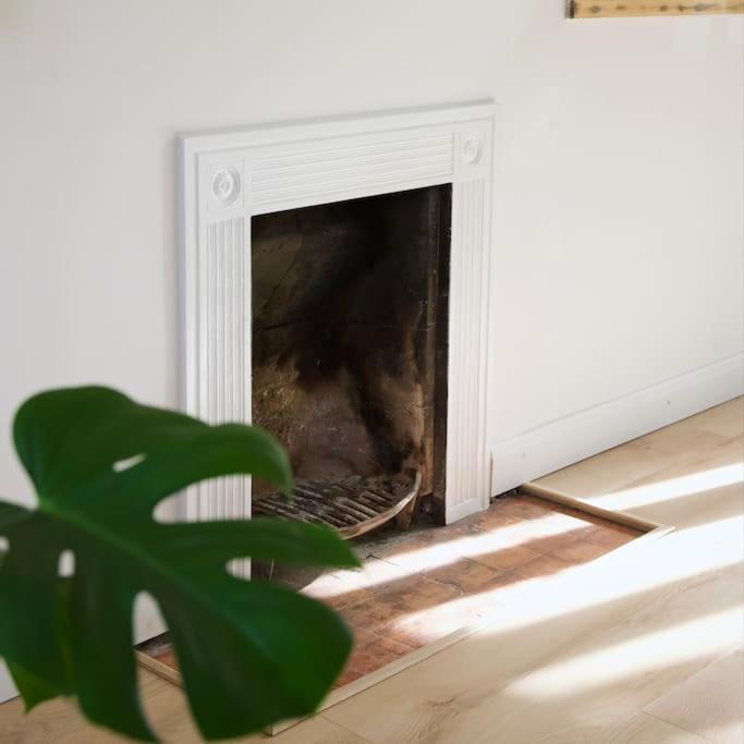 The Palm House Falmouth - Minutes From The Beach! Экстерьер фото